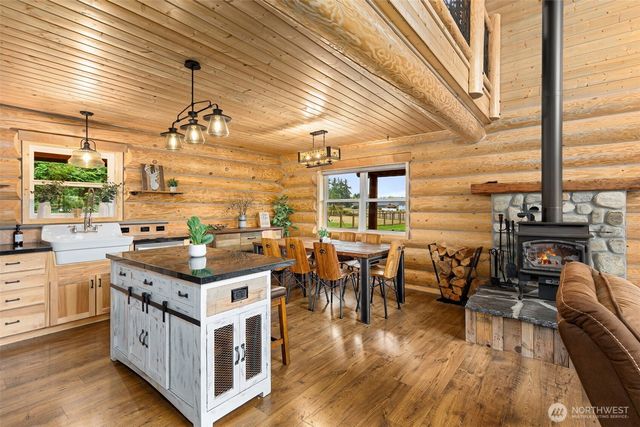 374 Agnew Pkwy, Port Angeles, WA 98362