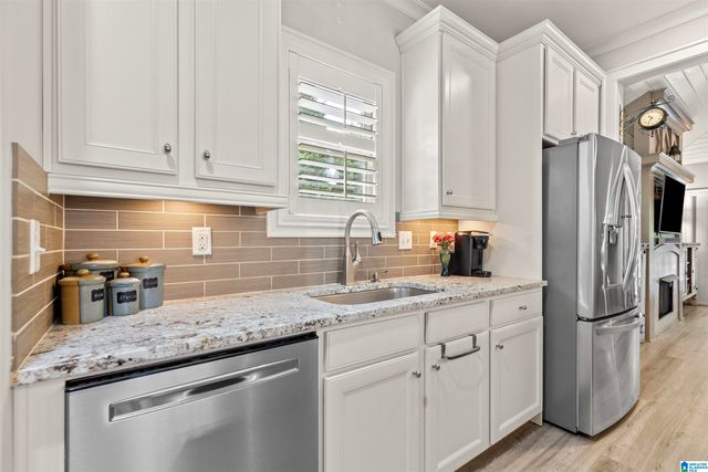 308 LAKEWOOD CIRCLE, Helena, AL 35080