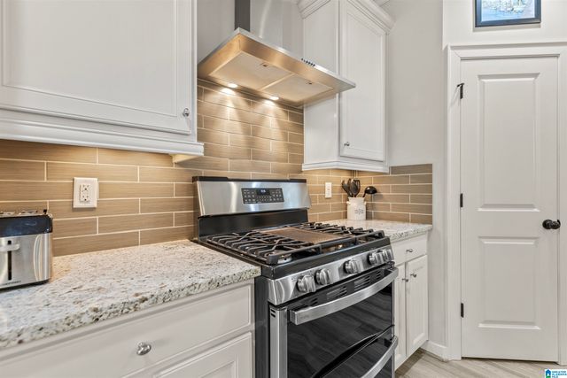 308 LAKEWOOD CIRCLE, Helena, AL 35080