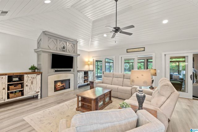 308 LAKEWOOD CIRCLE, Helena, AL 35080