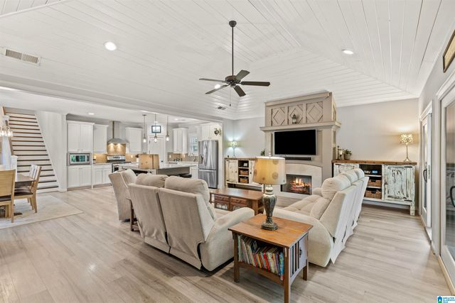 308 LAKEWOOD CIRCLE, Helena, AL 35080