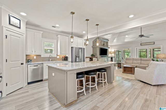 308 LAKEWOOD CIRCLE, Helena, AL 35080