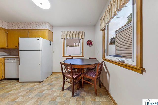 737 Gwyn Drive, Mankato, MN 56001