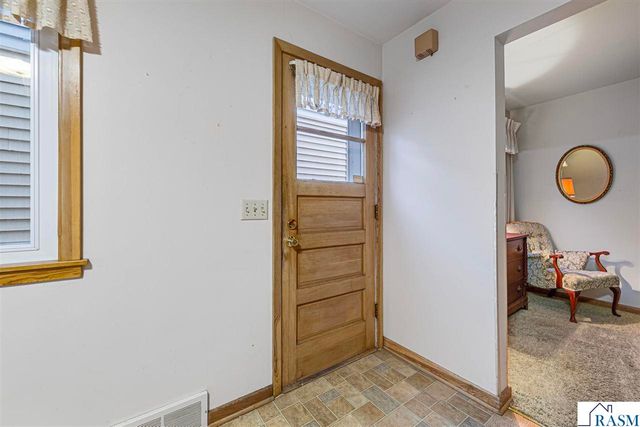 737 Gwyn Drive, Mankato, MN 56001