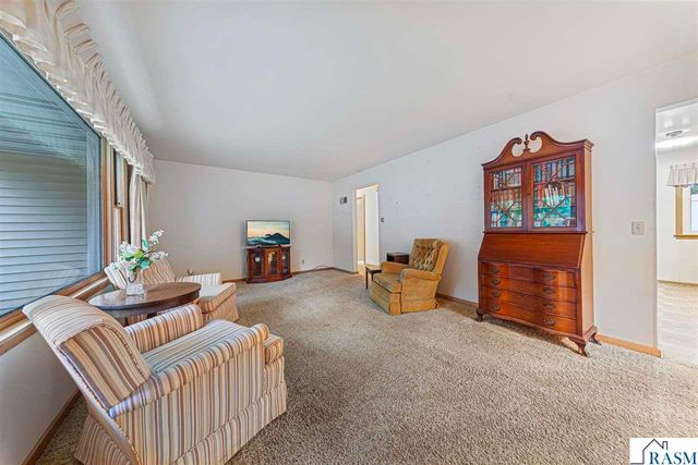 737 Gwyn Drive, Mankato, MN 56001