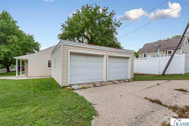 737 Gwyn Drive, Mankato, MN 56001