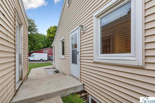 737 Gwyn Drive, Mankato, MN 56001