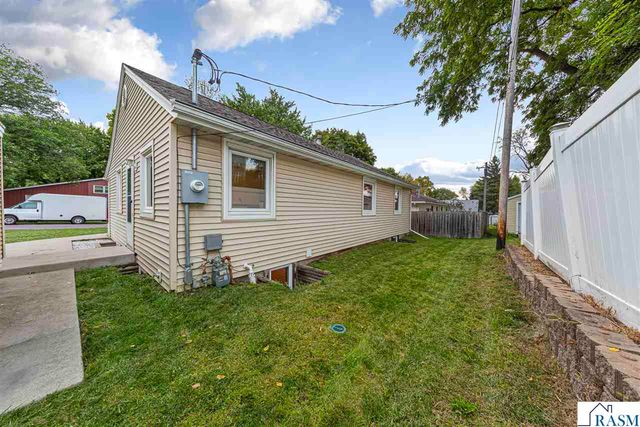 737 Gwyn Drive, Mankato, MN 56001