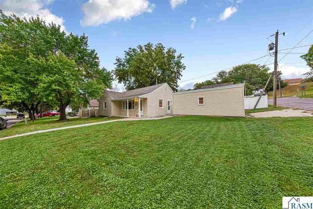 737 Gwyn Drive, Mankato, MN 56001