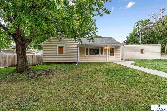 737 Gwyn Drive, Mankato, MN 56001
