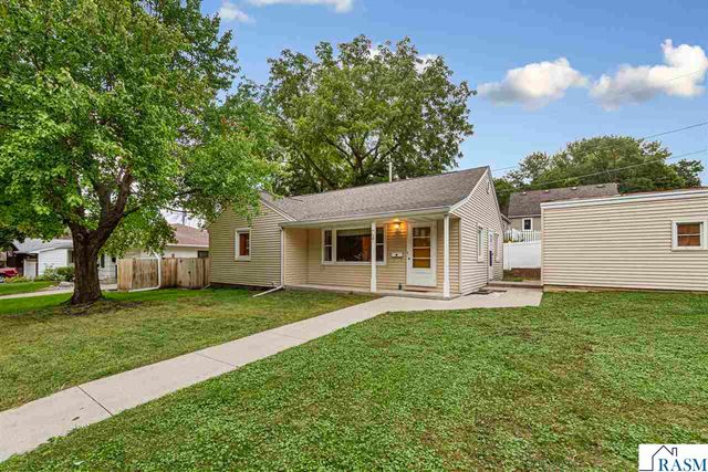 737 Gwyn Drive, Mankato, MN 56001