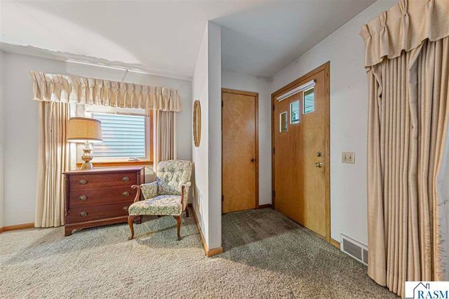 737 Gwyn Drive, Mankato, MN 56001