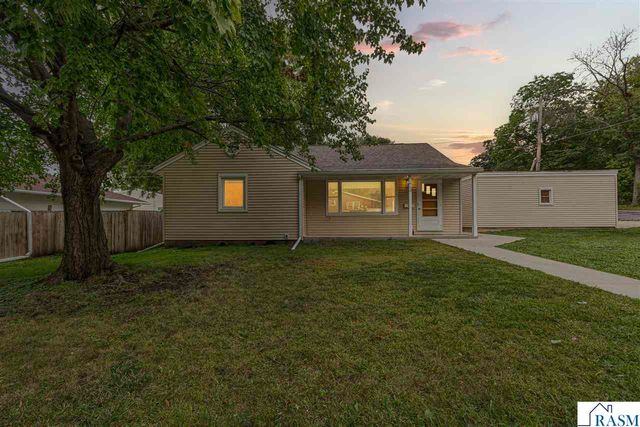 737 Gwyn Drive, Mankato, MN 56001