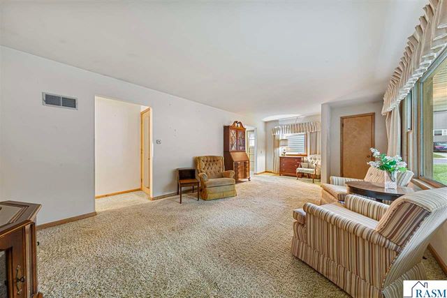 737 Gwyn Drive, Mankato, MN 56001