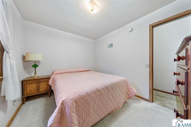 737 Gwyn Drive, Mankato, MN 56001