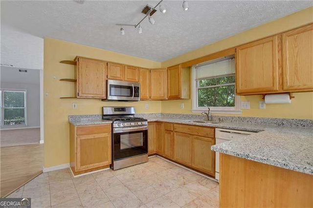 397 Ravinia Way, Lawrenceville, GA 30044