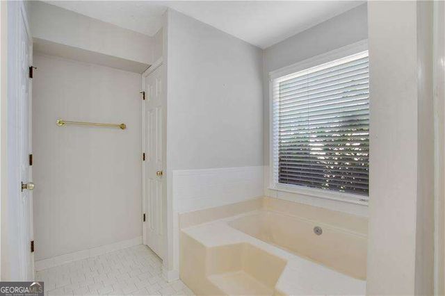 397 Ravinia Way, Lawrenceville, GA 30044