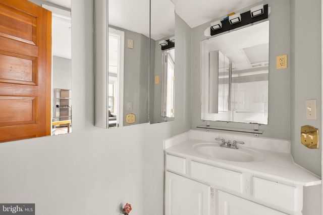 500 9TH ST SE, Washington, DC 20003