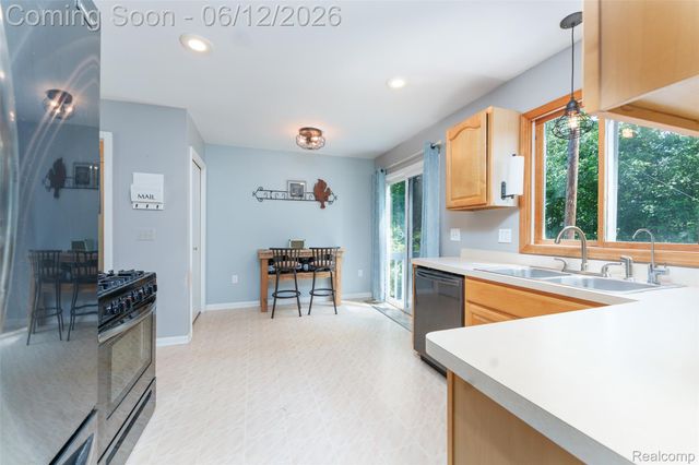 8639 Legrand Drive, Hamburg Township, MI 48116