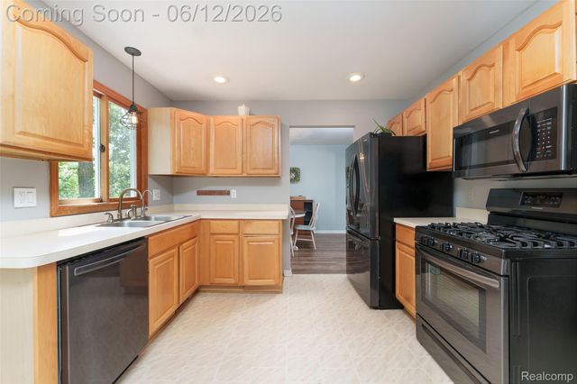 8639 Legrand Drive, Hamburg Township, MI 48116