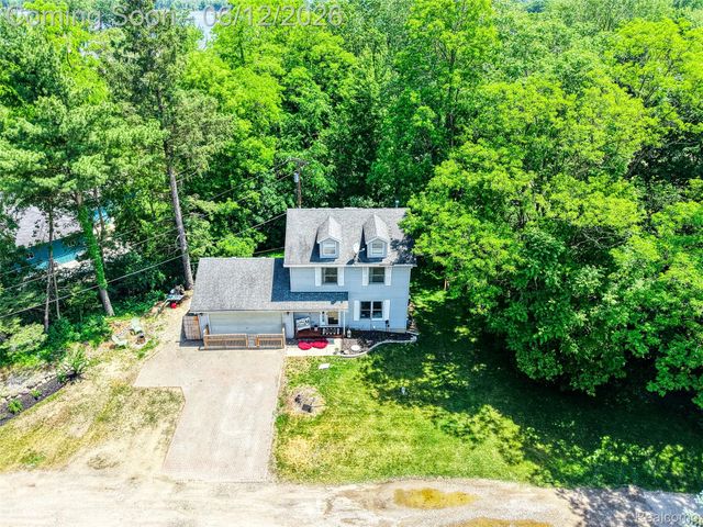 8639 Legrand Drive, Hamburg Township, MI 48116