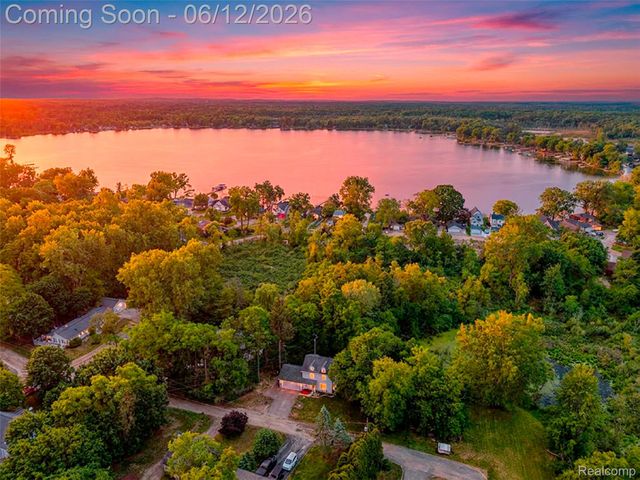 8639 Legrand Drive, Hamburg Township, MI 48116