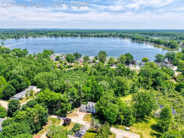 8639 Legrand Drive, Hamburg Township, MI 48116