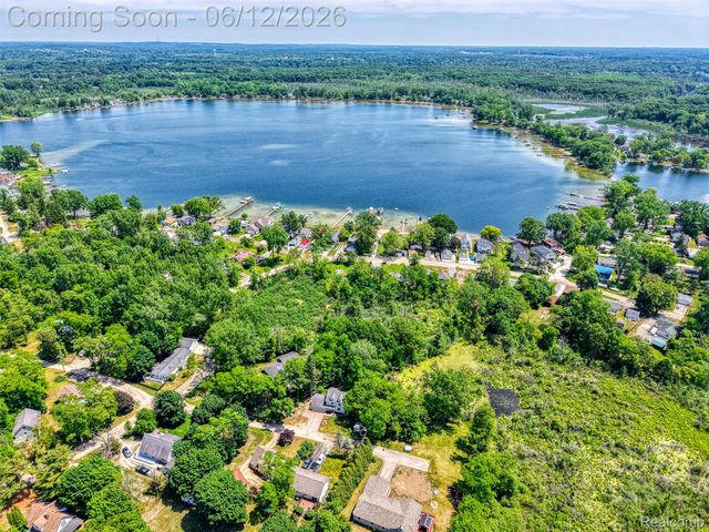 8639 Legrand Drive, Hamburg Township, MI 48116