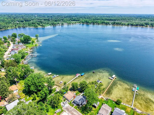 8639 Legrand Drive, Hamburg Township, MI 48116
