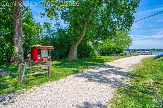 8639 Legrand Drive, Hamburg Township, MI 48116