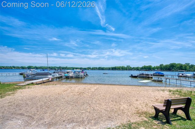 8639 Legrand Drive, Hamburg Township, MI 48116