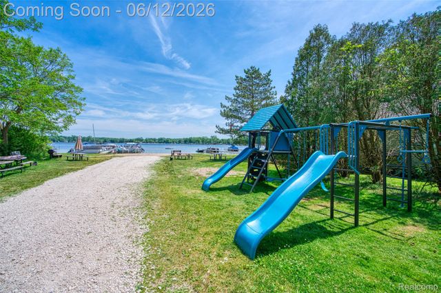 8639 Legrand Drive, Hamburg Township, MI 48116