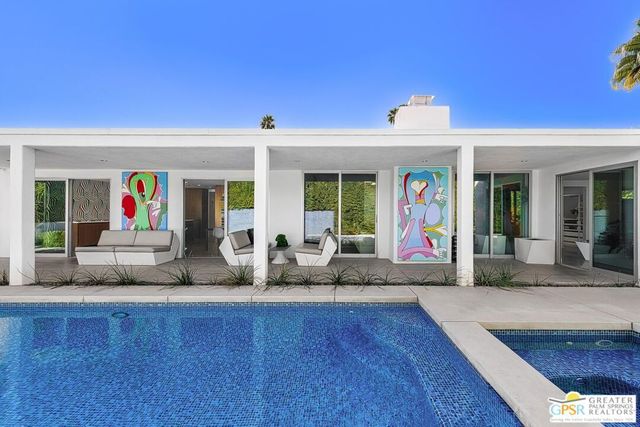 464 E Santiago Way, Palm Springs, CA 92264