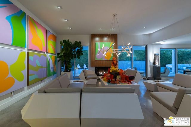 464 E Santiago Way, Palm Springs, CA 92264