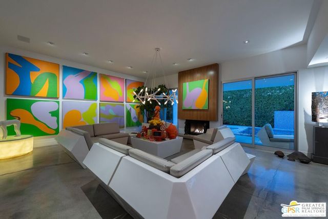 464 E Santiago Way, Palm Springs, CA 92264