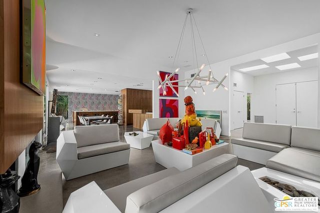 464 E Santiago Way, Palm Springs, CA 92264