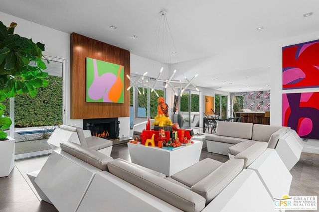 464 E Santiago Way, Palm Springs, CA 92264