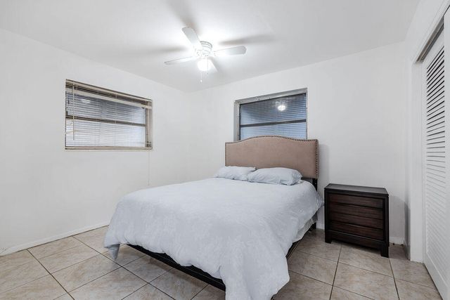3400 NW 39th Avenue, Lauderdale Lakes, FL 33309