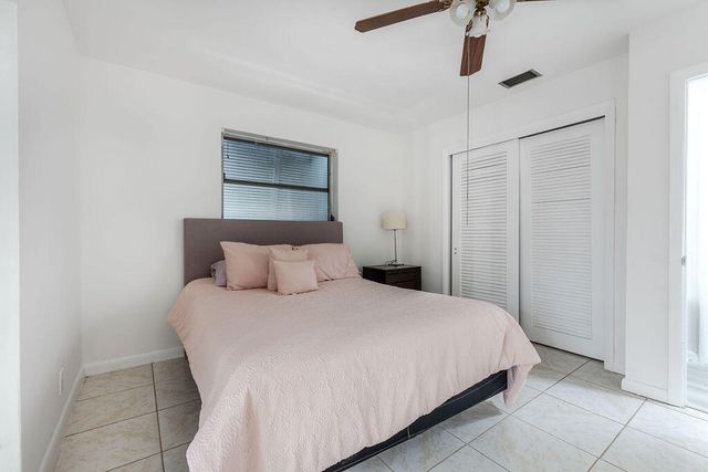 3400 NW 39th Avenue, Lauderdale Lakes, FL 33309