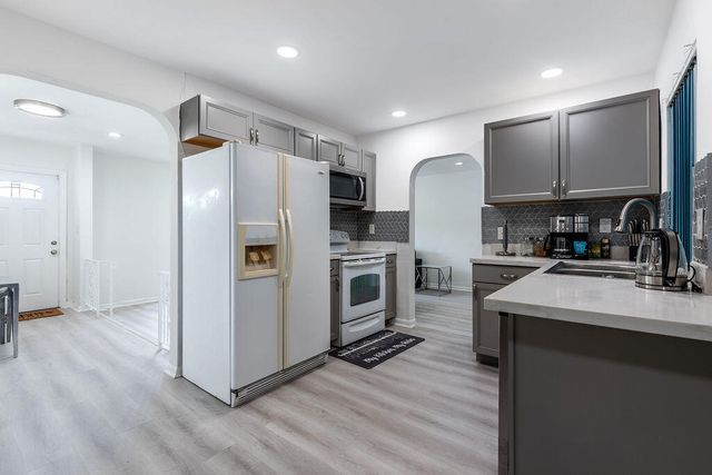3400 NW 39th Avenue, Lauderdale Lakes, FL 33309
