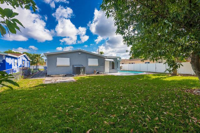 3400 NW 39th Avenue, Lauderdale Lakes, FL 33309