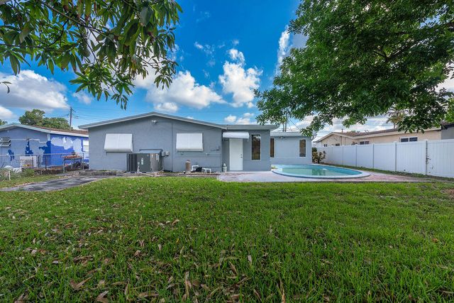 3400 NW 39th Avenue, Lauderdale Lakes, FL 33309