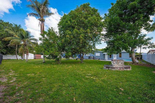 3400 NW 39th Avenue, Lauderdale Lakes, FL 33309
