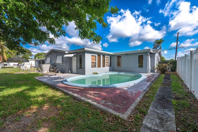 3400 NW 39th Avenue, Lauderdale Lakes, FL 33309