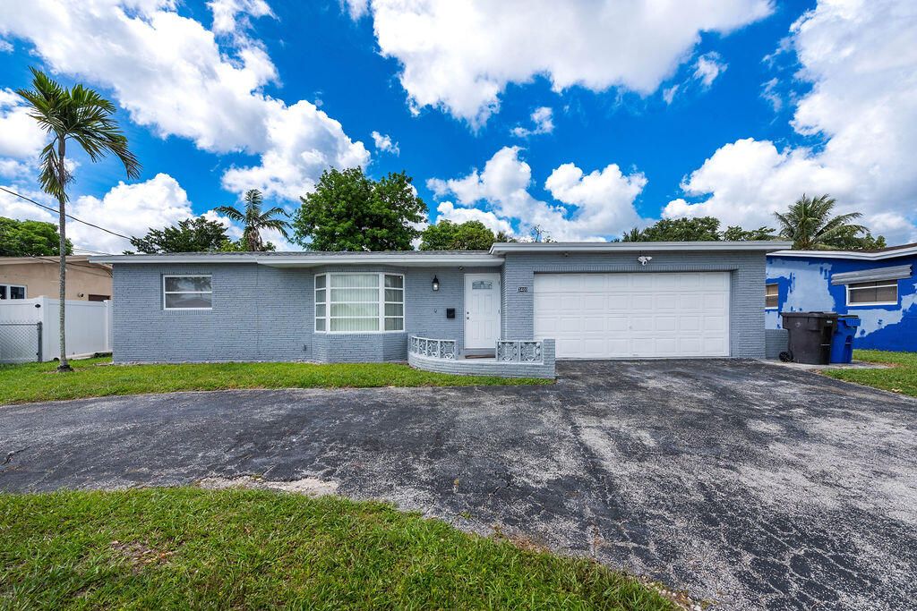 3400 NW 39th Avenue, Lauderdale Lakes, FL 33309