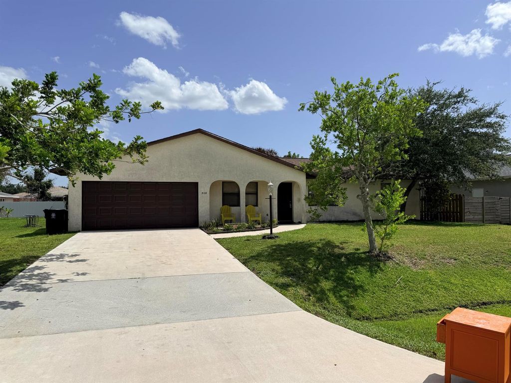 508 NW AZALEA Avenue, Port St. Lucie, FL 34983