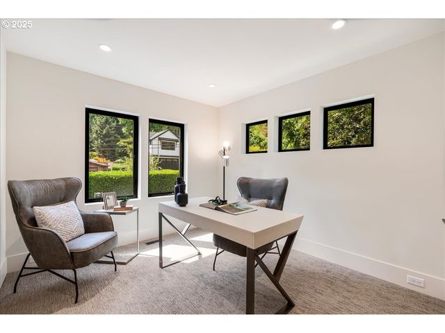 990 LUND St, Lake Oswego, OR 97034