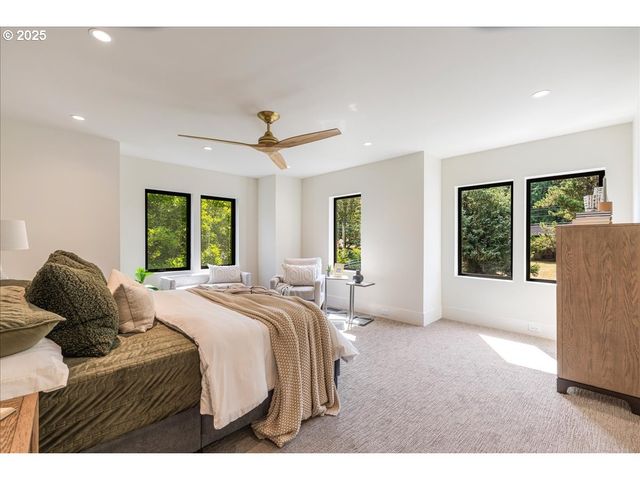 990 LUND St, Lake Oswego, OR 97034