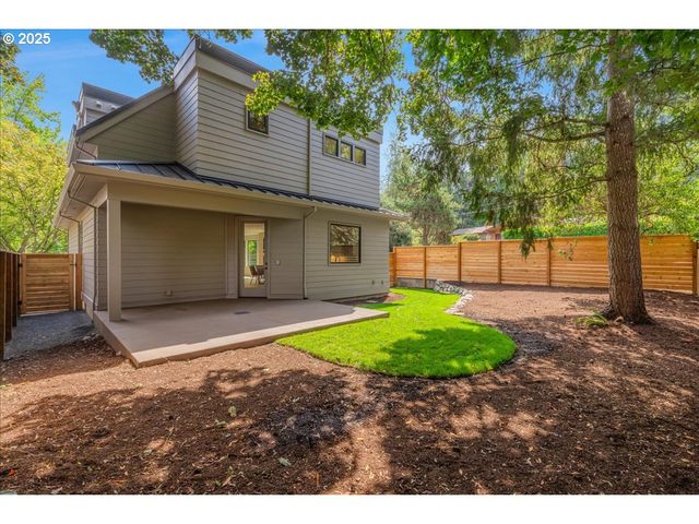 990 LUND St, Lake Oswego, OR 97034