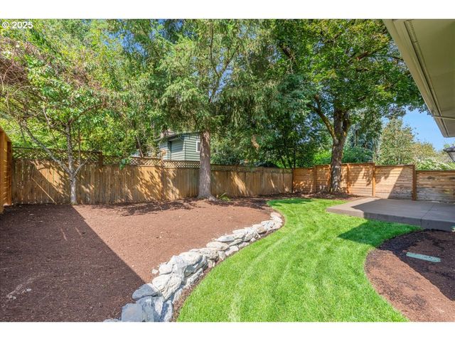 990 LUND St, Lake Oswego, OR 97034